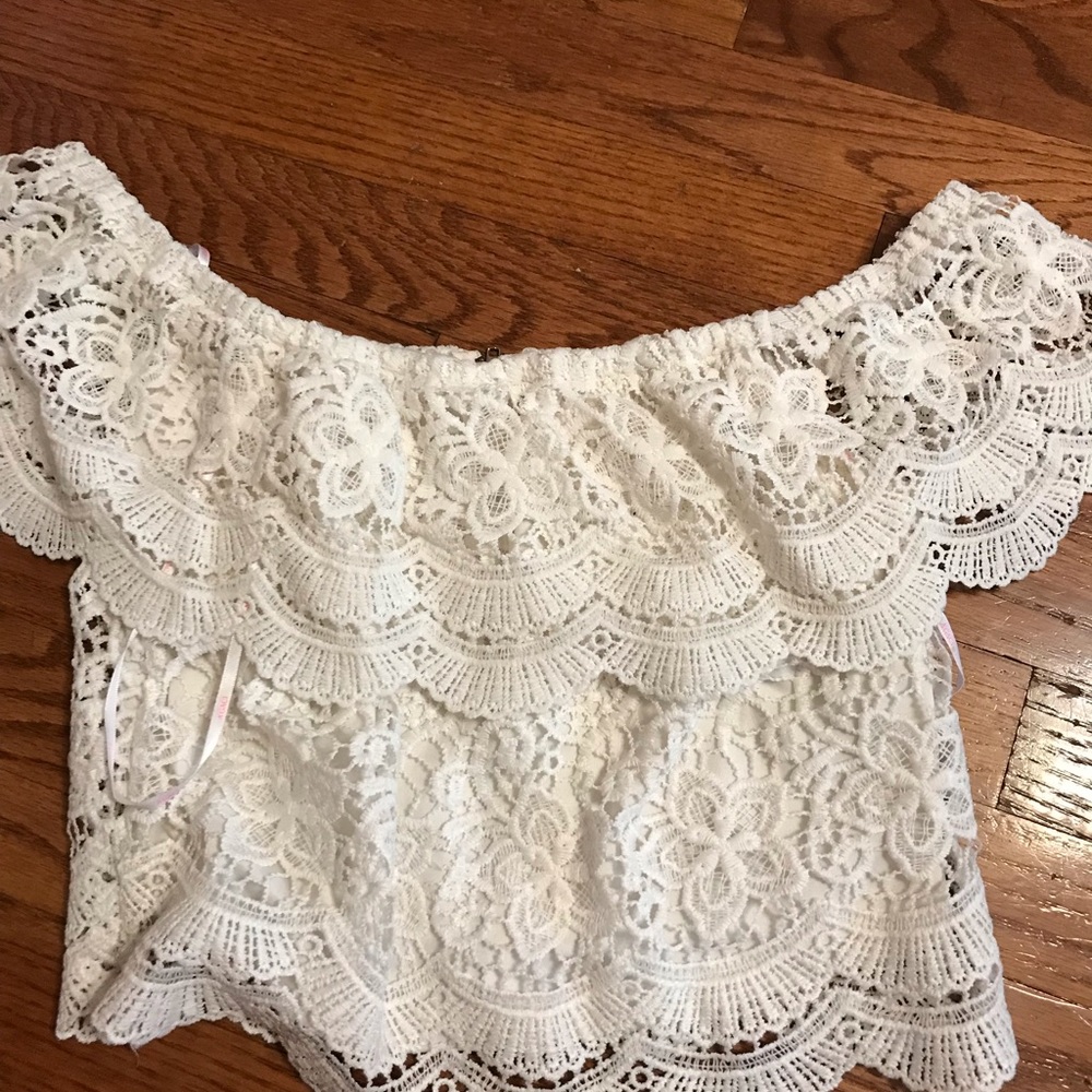 A’Gaci off the shoulder crochet crop top